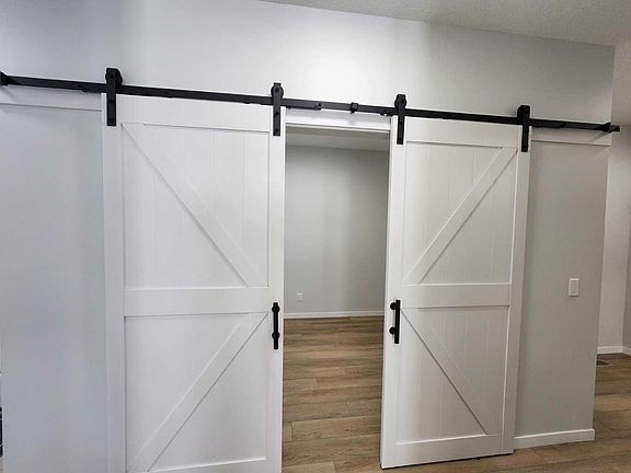 3rd image of 365 Edith Rd NW