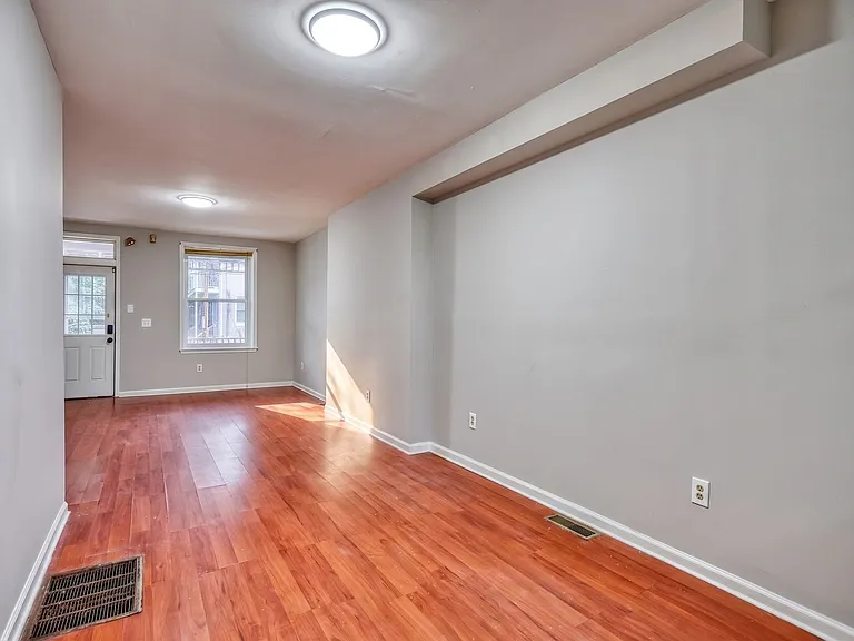 515 Seneca St — Photo 11