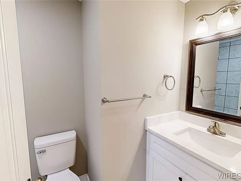 707 Simmons St — Photo 8