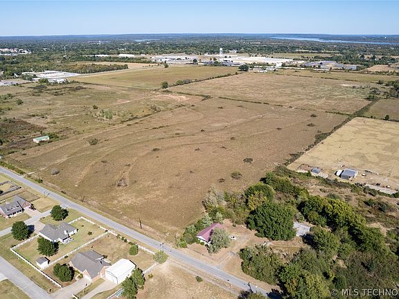 3rd image of 280 South Rd