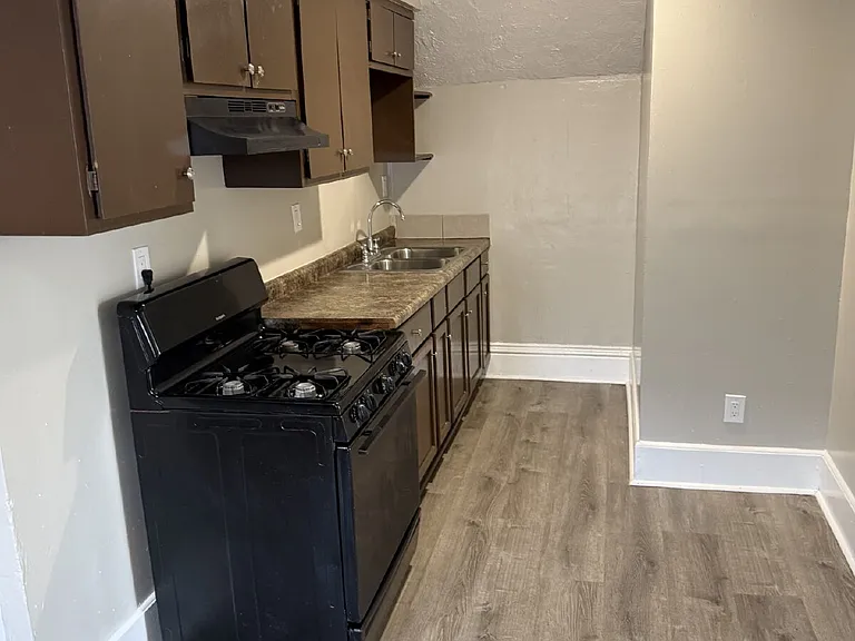 549 W Maple St #UPPER — Photo 6
