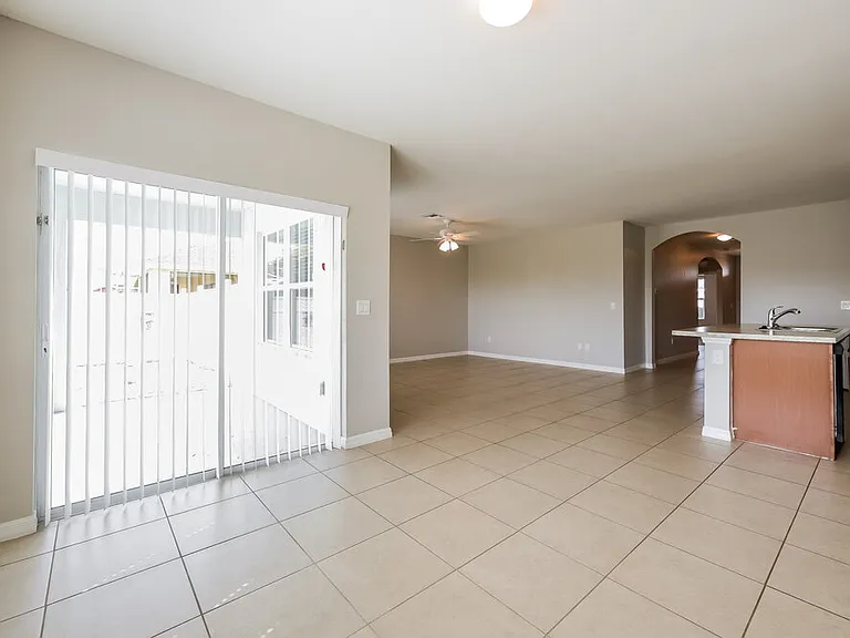 220 SE 2nd Pl — Photo 6