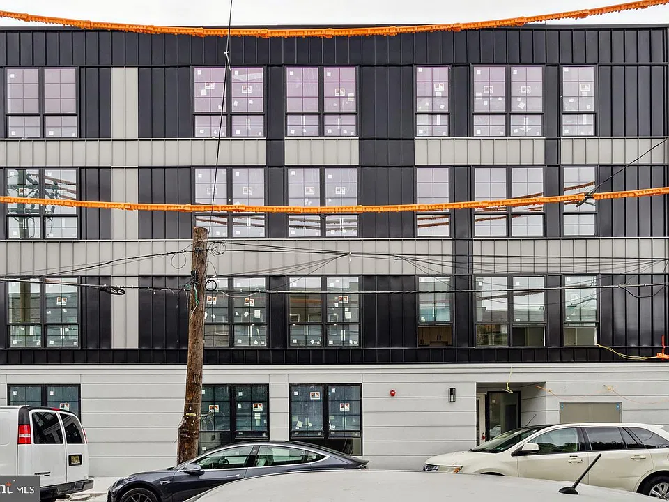 1112-16 E Berks St #207