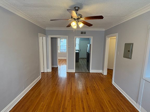 3rd image of 1708 W Lunt Ave #1