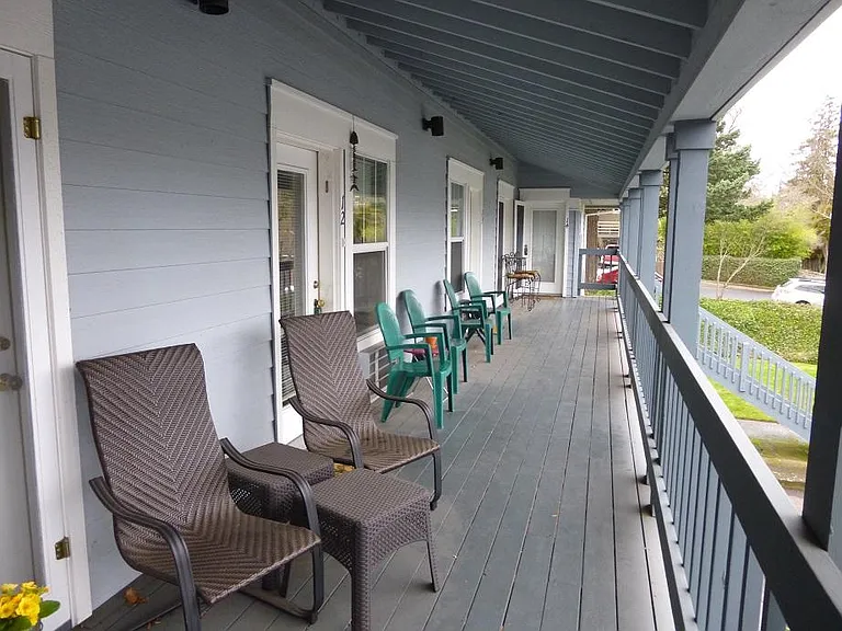714 Cascade Ave — Photo 1