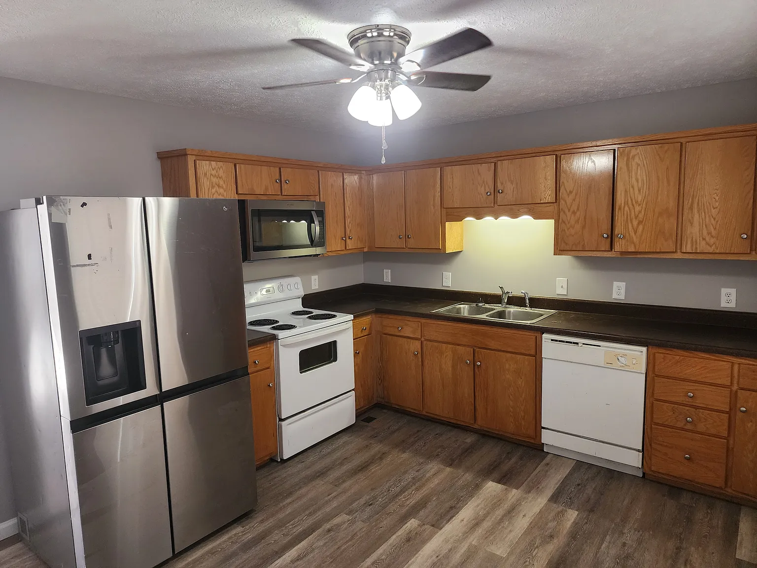 2 bed, 1.5 bath, 1050 sqft, $1,200 — Photo 4