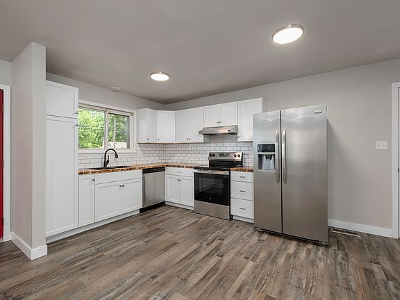 4th image of 1824 N Hillcrest Ave