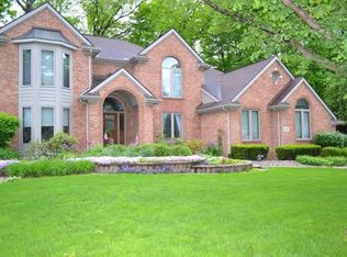 1122 Kings Carriage Rd, Grand Blanc, MI 48439