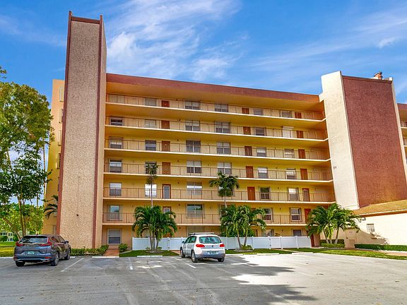 3rd image of 14623 Bonaire Boulevard #502