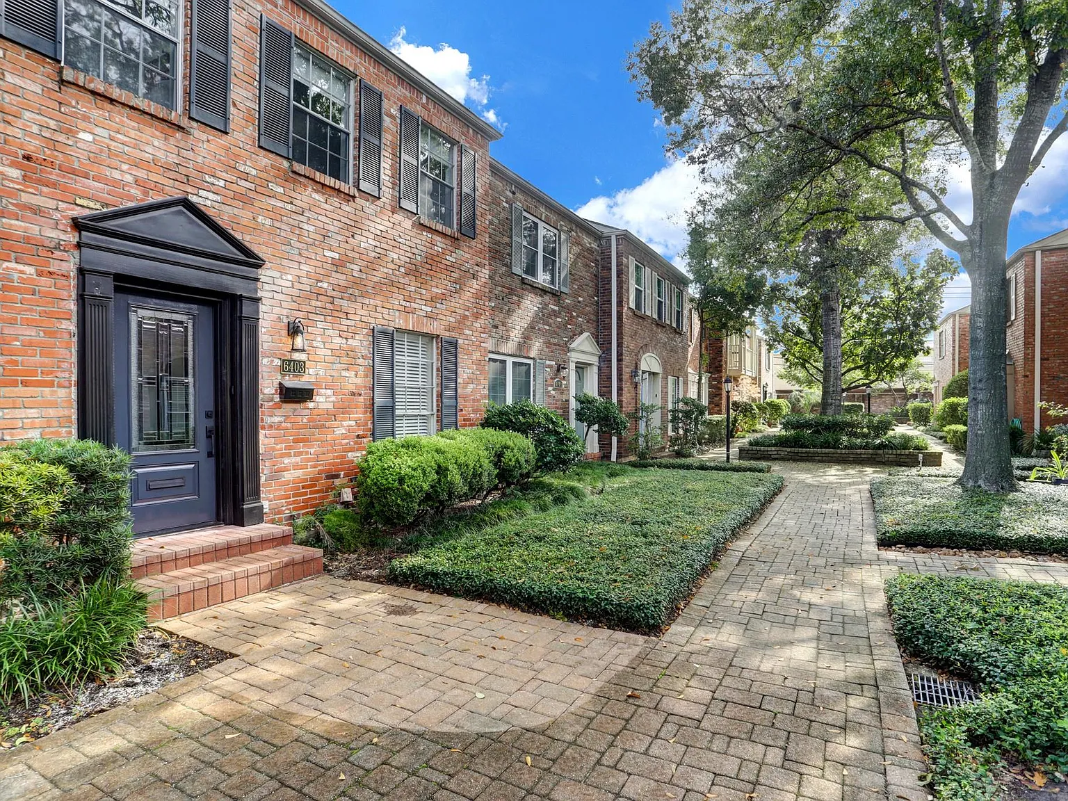 2 bed, 2.5 bath, 1444 sqft, $2,000 — Photo 2