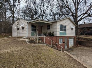 520 Harrison Ave, Charleston, IL 61920