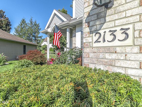 2nd image of 2133 Woodmere Ct