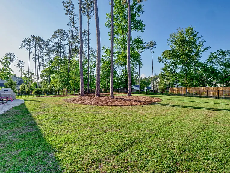 651 Crown Pointe Dr — Photo 36