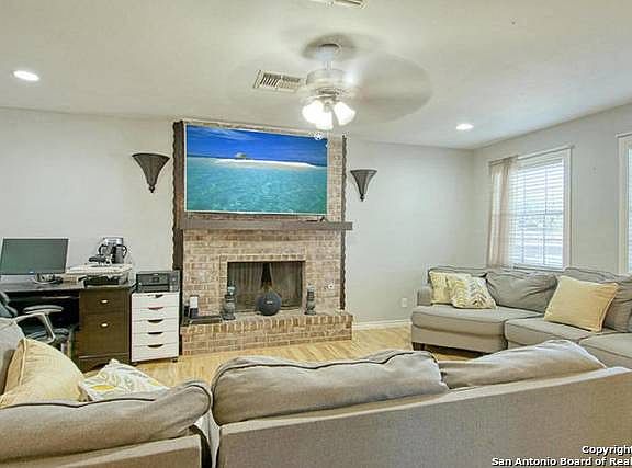5th image of 3022 Lake Meadow St