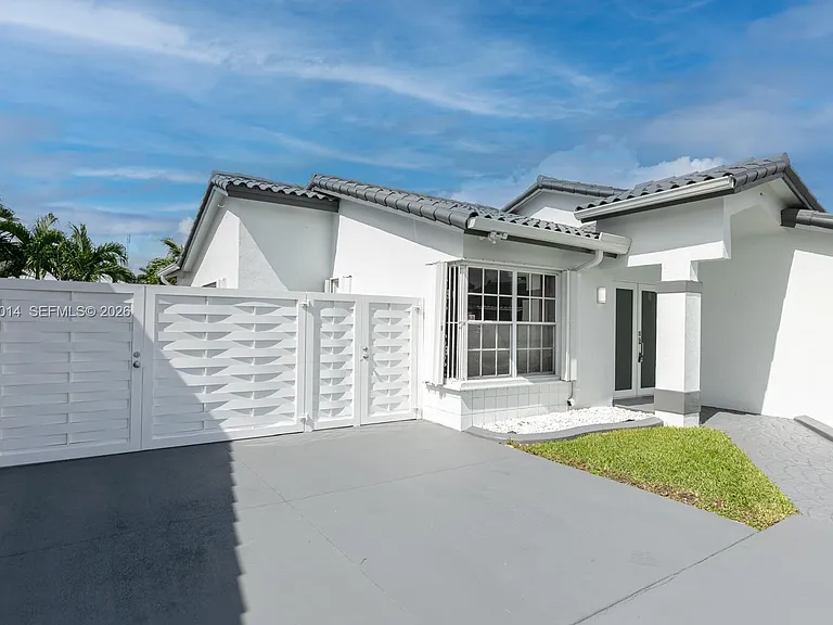 1938 SW 137th Ct — Photo 4