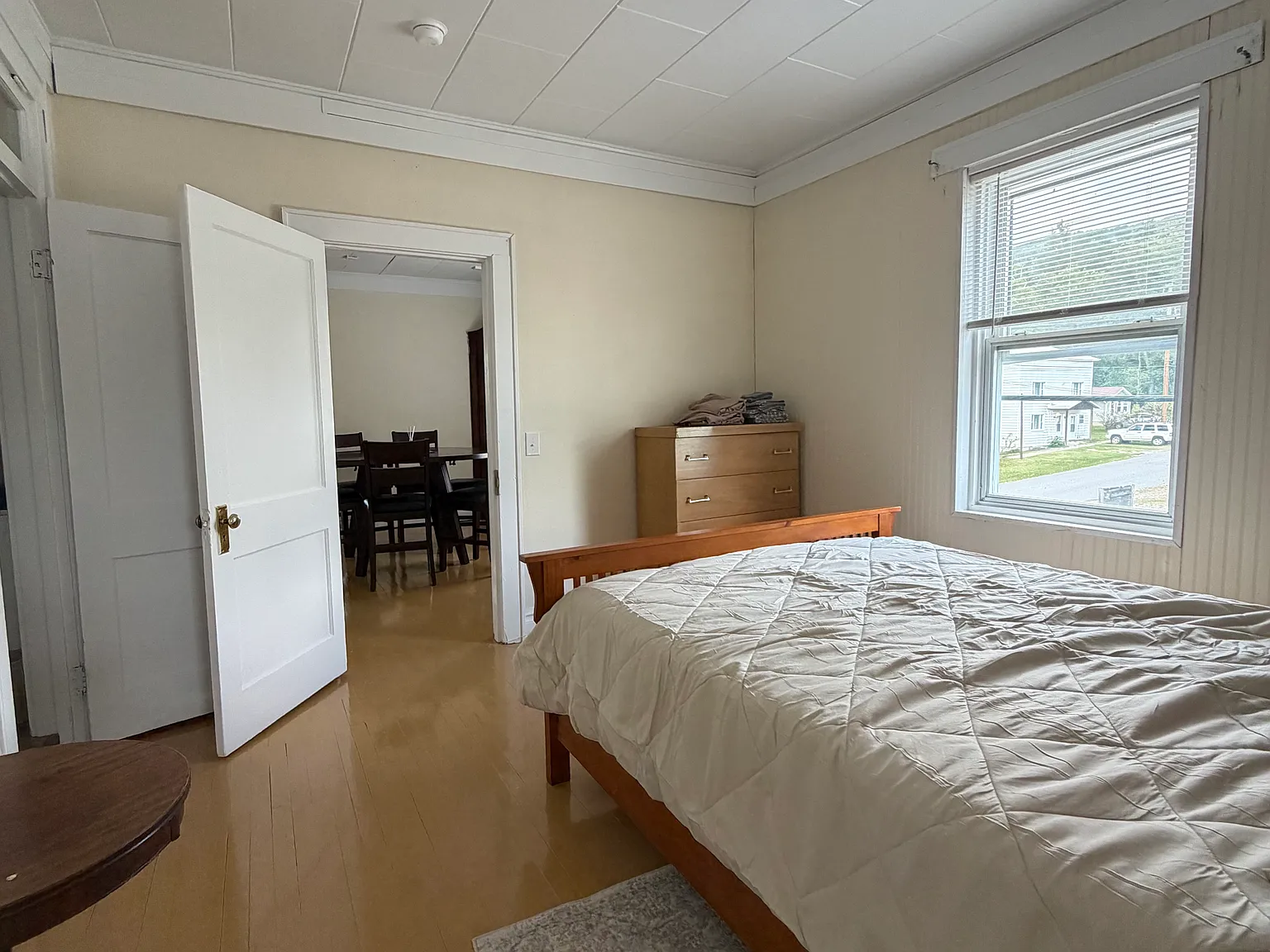 526 Nicholas St — Photo 3