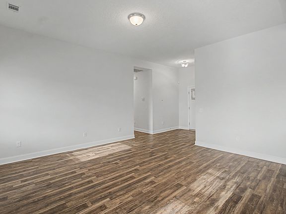 4th image of 20 Fuller Way NE