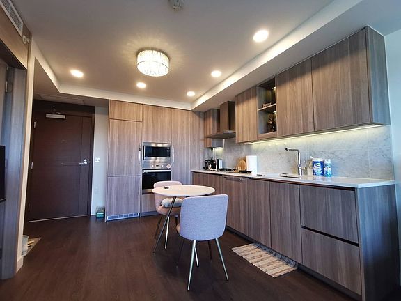 3rd image of 433 SW Marine Dr #9XX
