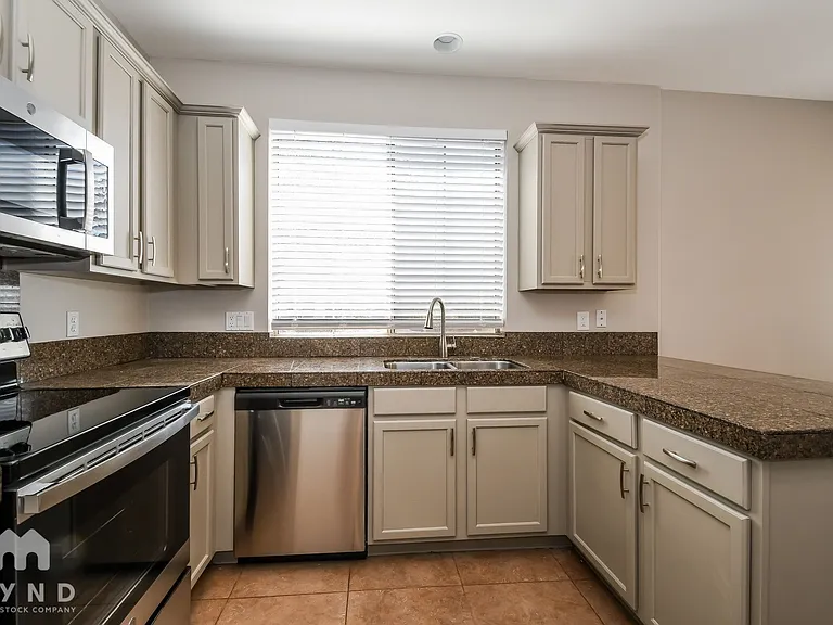41201 N Yorktown Trl — Photo 3