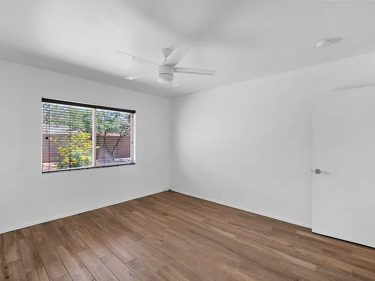 547 W San Juan Ave #B — Photo 8