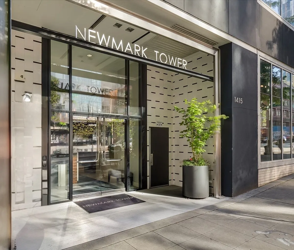 Building Photo - 1415 2nd Ave #1807