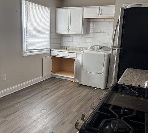 3rd image of 1245 Brentnell Ave