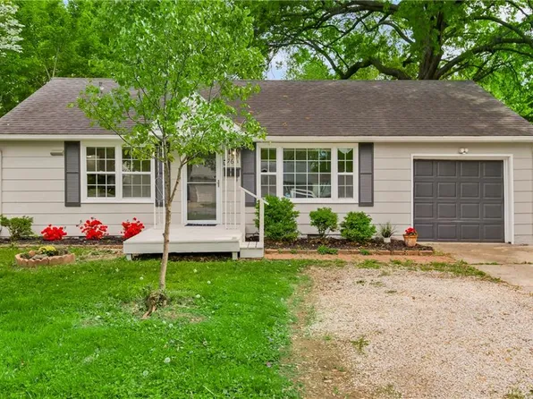 7611 W 65th St, Overland Park, KS 66202