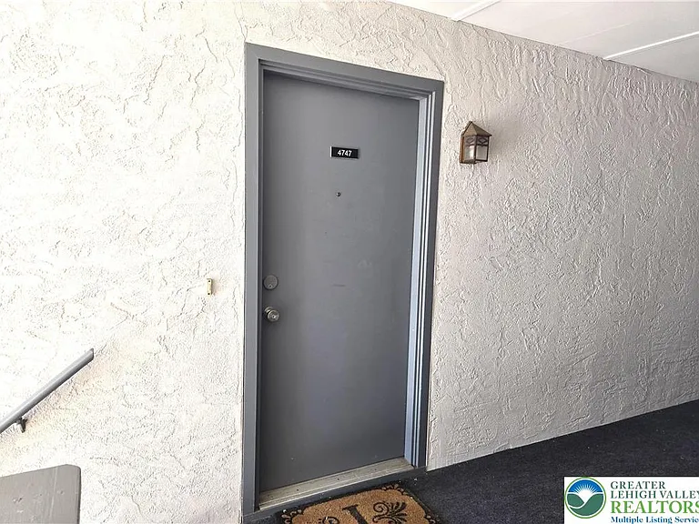 4747 Cheryl Dr — Photo 2