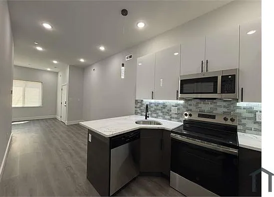 2 bed, 750 sqft, $1,660 — Photo 4