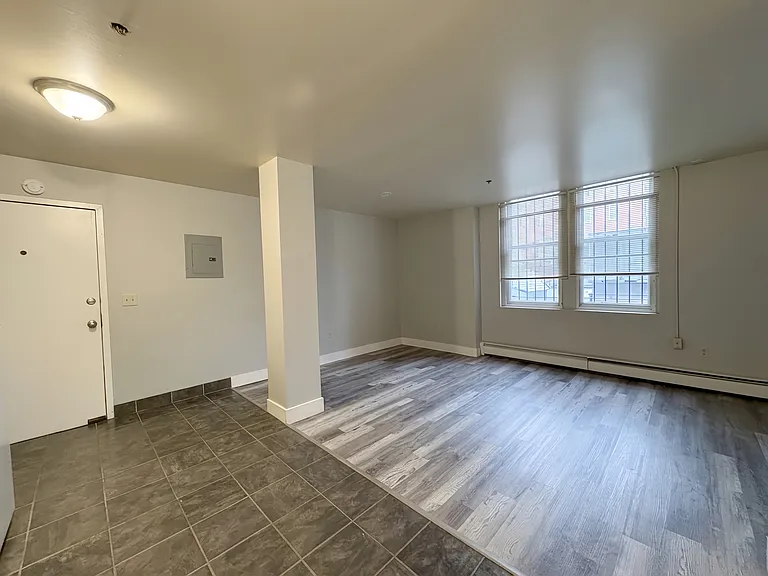 Bulldog Apartments — Photo 7