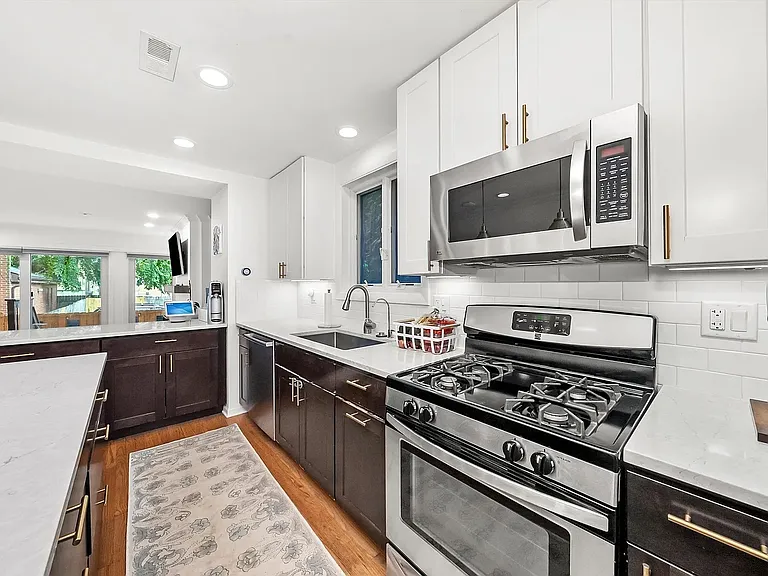 1813 N Dayton St — Photo 4