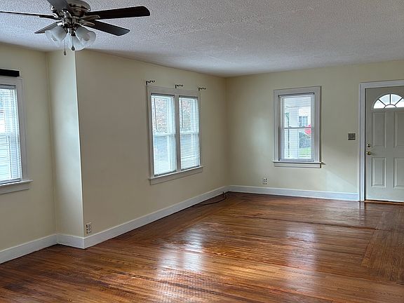 3rd image of 2302 N Clinton St