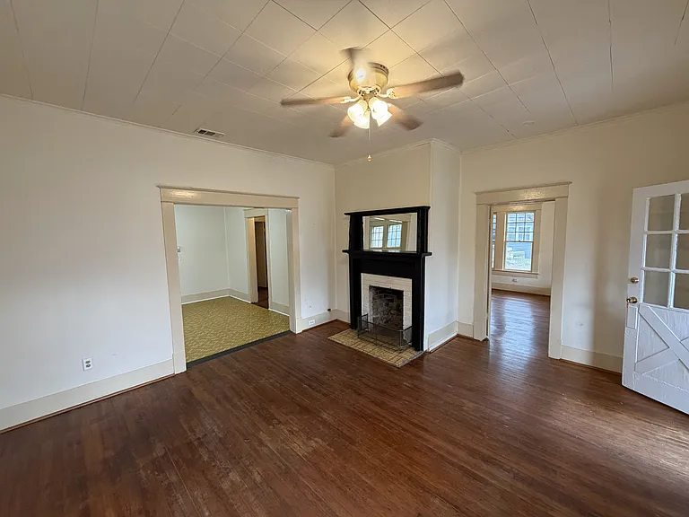 203 E Brin St — Photo 15
