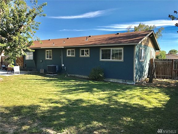 3rd image of 405 Sylvan Dr