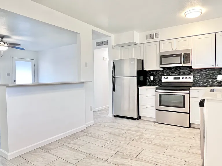 3024 N 39th St #9 — Photo 5