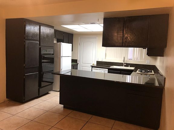 3rd image of 2702 Kline Cir