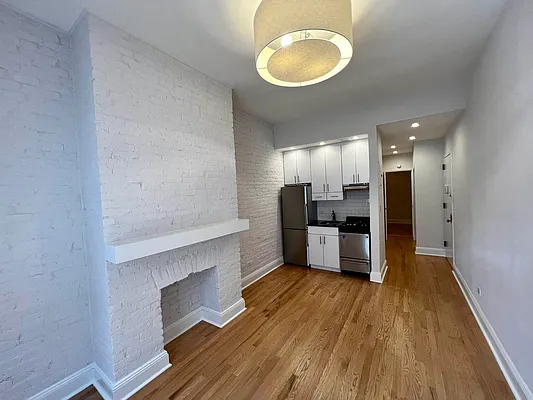 Rented by Salon Realty Corp | media 6