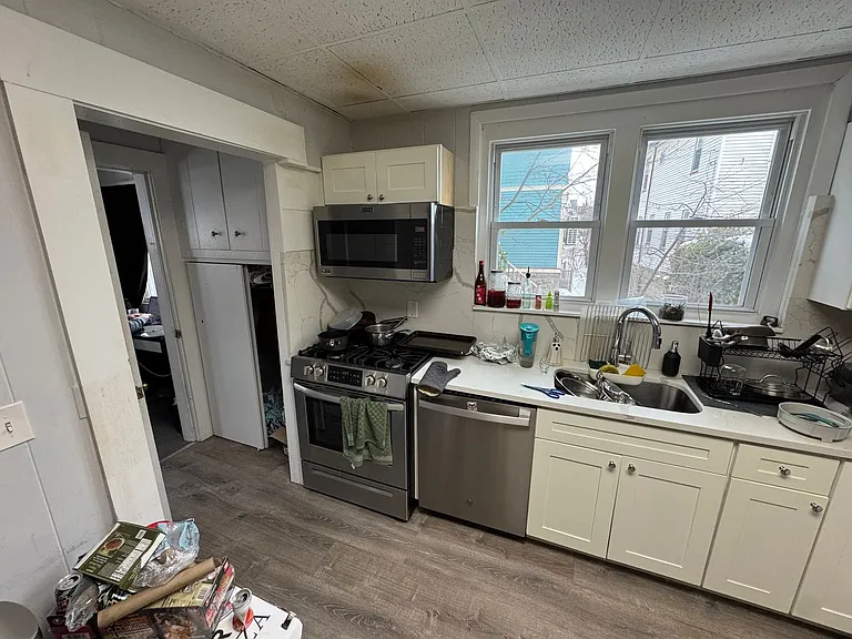 12 Burnham St #4 — Photo 2