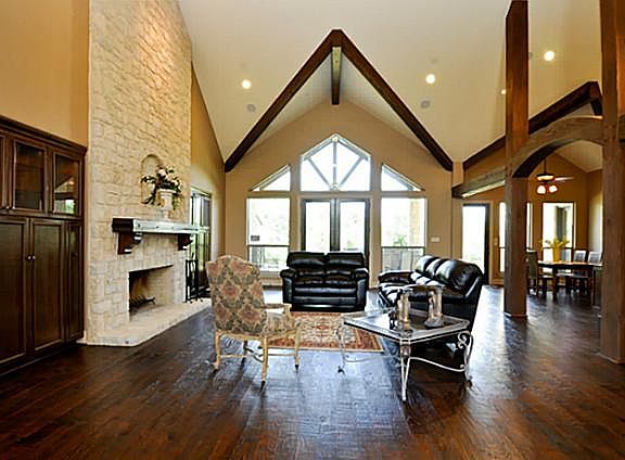 5th image of 571 Ambrym Dr