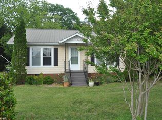 412 N Oak Ave, Landrum, SC 29356