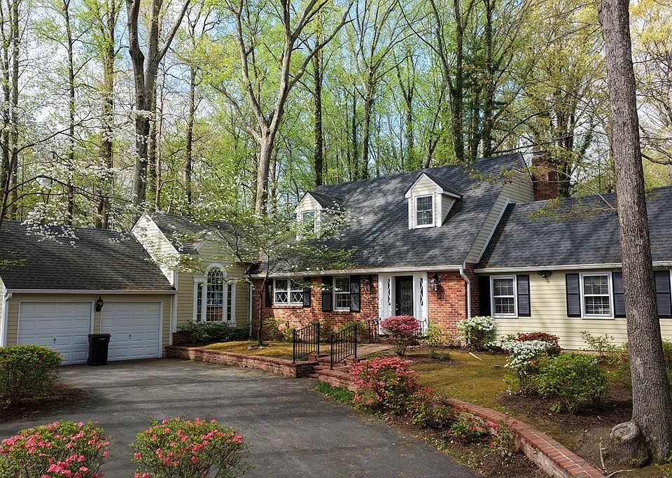 1st image of 121 Acorn Ln