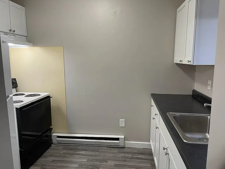 636 Elm Ave #B — Photo 2