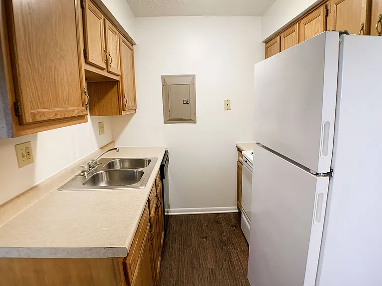Crown Crossing Apartments — Photo 43