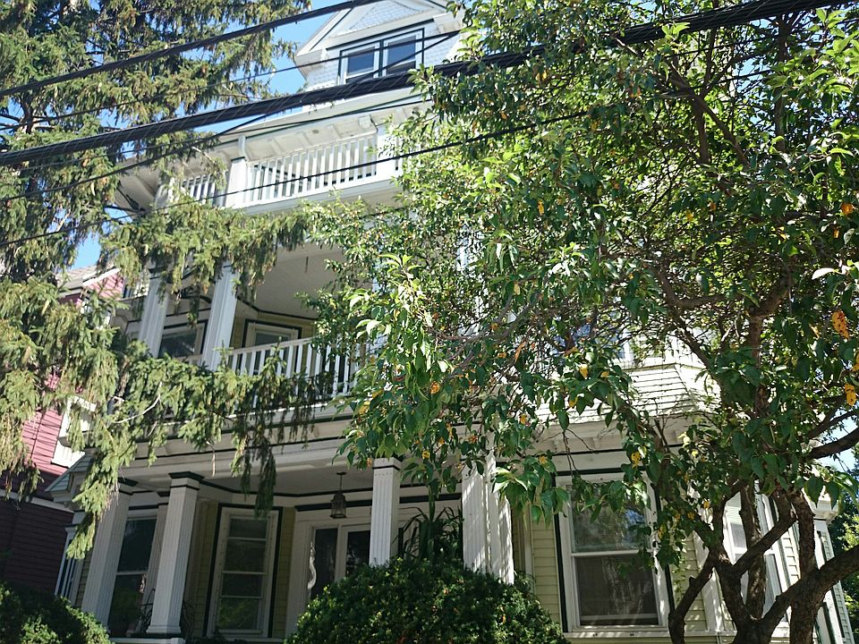 2nd image of 125 Kent St