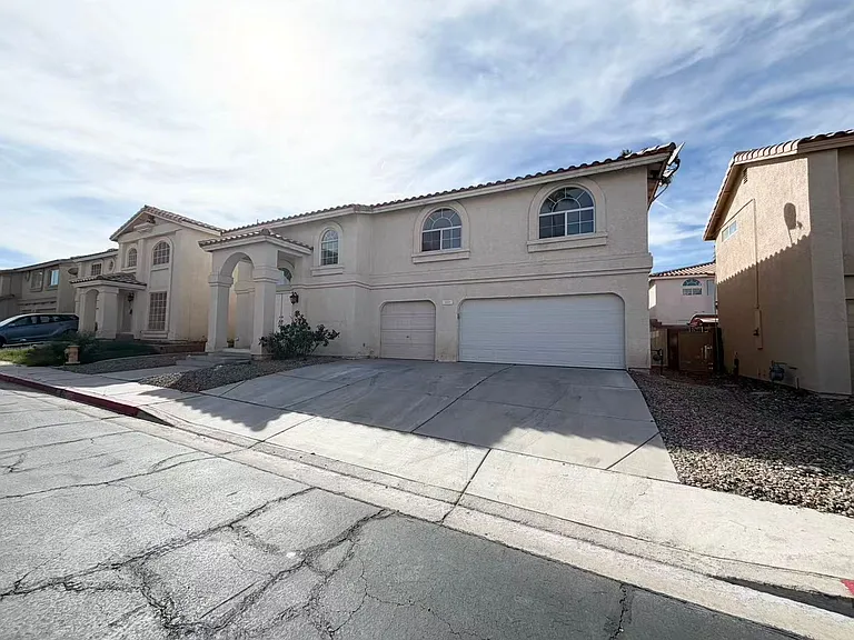 261 Delfino Way — Photo 3