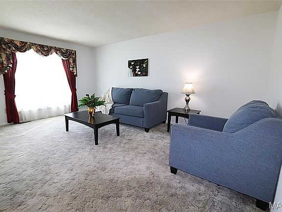 3rd image of 817 Greenridge Ln