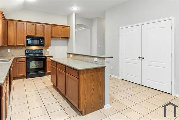 2109 Michelle Creek Dr — Photo 1