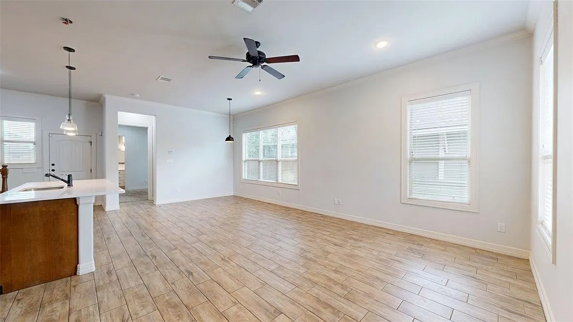 5 bed, 5.5 bath, 2340 sqft, $5,400 — Photo 2