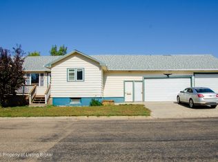 18 2nd St SW, Bowman, ND 58623