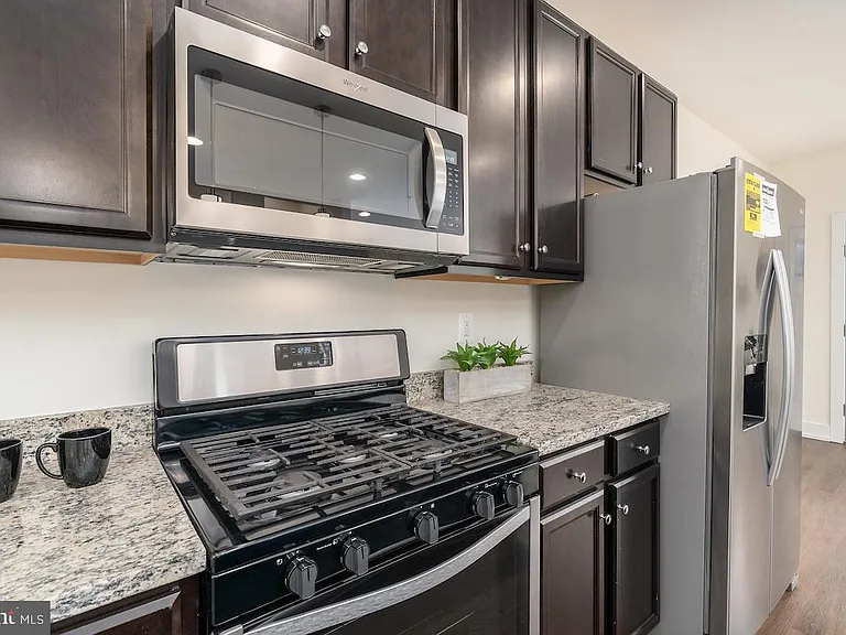 25 S Bethel St — Photo 7